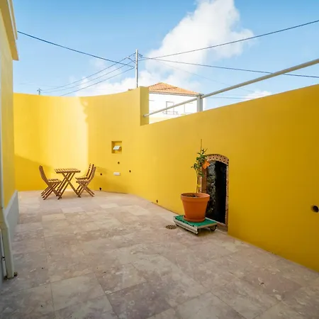 Casa Amarela 36 * Encarnacao
