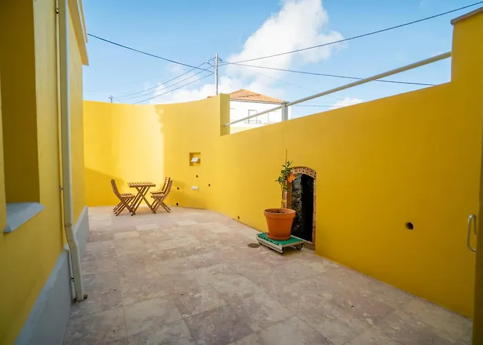 Casa Amarela 36 * Encarnacao